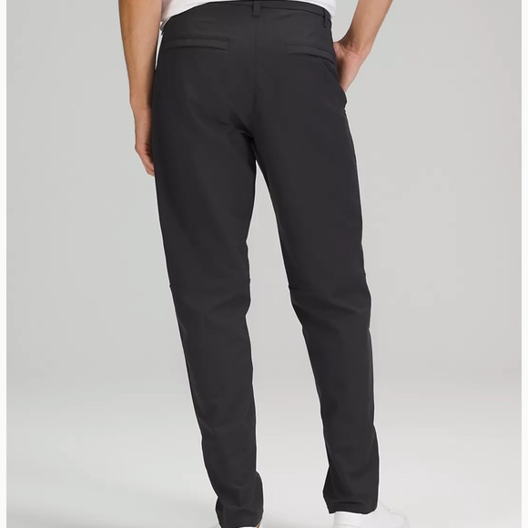 MEN’S Lululemon Commission Classic-Fit Pant in Obsidian - Picture 1 of 3